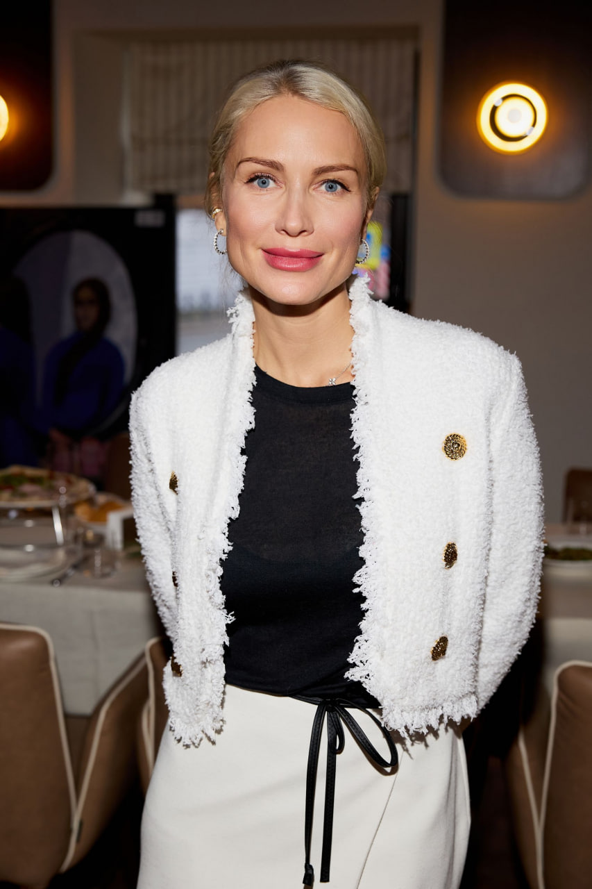 Женя Малахова, Катя Гордон, Хатуна Аташян и другие звезды собрались на ярком предновогоднем 